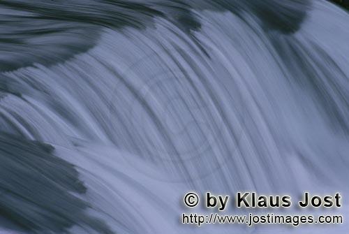 Brooks River Falls/Katmai/Alaska        Waterfall motion effect        