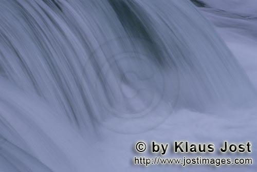 Brooks River Falls/Katmai/Alaska        Waterfalls motion effect        Malerisch weich faellt das W