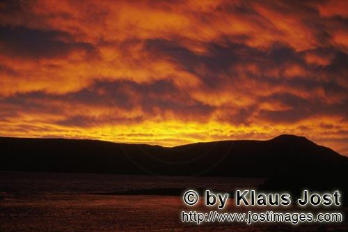 Naknek Lake/Katmai/Alaska        A "Williwaw" announces itself on Naknek Lake        The flaming 