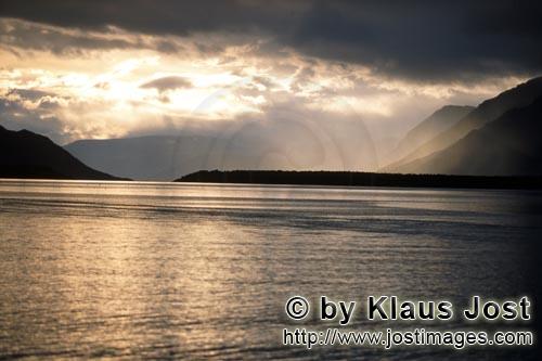 Naknek Lake/Katmai/Alaska        Rain atmosphere at Naknek Lake        