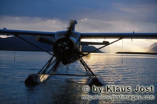 Water plane/King Salmon         Water plane before the startentfernt haben    