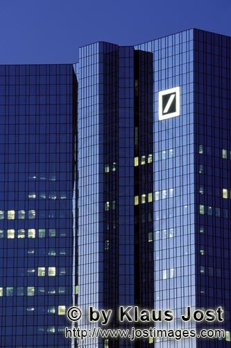 Zentrale der Deutsche Bank Frankfurt    Deutsche Bank        "Soll und Haben" - so werden die Zwillingstu