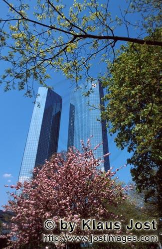 Deutsche Bank Zentrale Frankfurt    Deutsche Bank        "Soll und Haben" - so werden die Zwillingstuerme