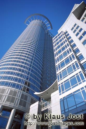 Hochhaus DZ-Bank        Das Hochhaus der DZ-Bank hat 53 Stockwerke, 54 000 qm Bueroflaeche, 800 qm Woh