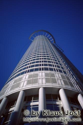 Hochhaus DG Bank        Das Hochhaus der DG Bank hat 53 Stockwerke, 54 000 qm Bueroflaeche, 800 qm Woh
