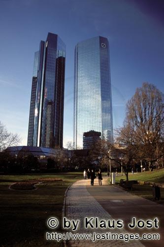 Deutsche Bank Zentrale Frankfurt    Deutsche Bank        "Soll und Haben" - so werden die Zwillingstuerme