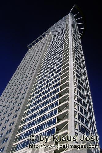 DZ-Bank        Das Hochhaus der DZ-Bank hat 53 Stockwerke, 54 000 qm Bueroflaeche, 800 qm Wohnflaeche 