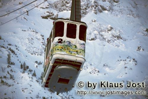 Mittenwald/Karwendel cable car mountain Station        Karwendel cable car gondola