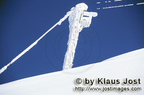 Mittenwald/Werdenfelser Land/Karwendel        Icy pillar of the material cableway 