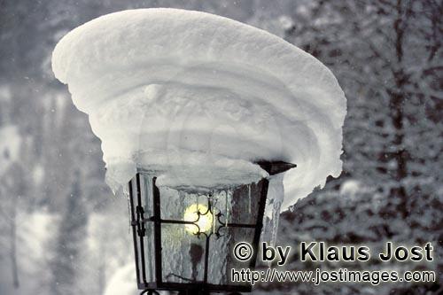    Verschneite Lampe   Snow-covered lamp