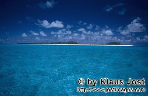 Midway/Hawaiian Islands/USA        Beautiful South Seas island         The Midway Atoll rises