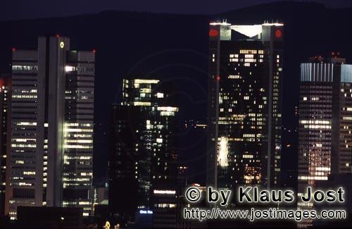 Frankfurt Main        Frankfurt Night-Time Skyline        