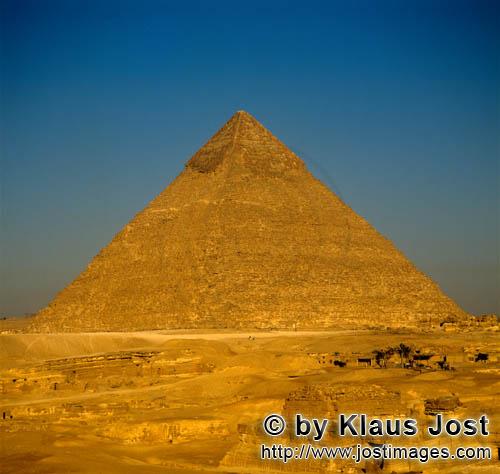 Pyramids Giza/Pyramiden Gizeh        The Pyramid of Khephren at Giza                 
