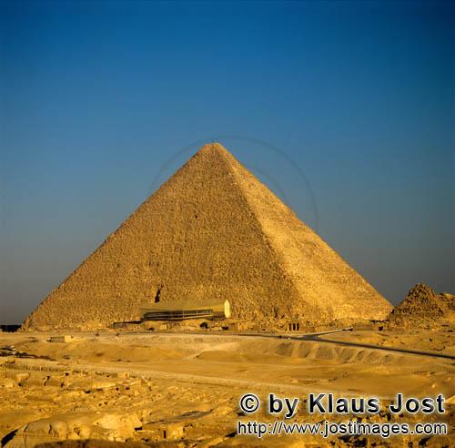 Pyramid of Cheops/Pyramide Cheops        Pyramid of Cheops            