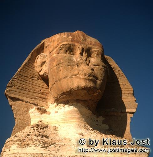 Great Sphinx of Giza/Sphinx von Gizeh        How old is the enigmatic-looking Sphinx of Giza?      