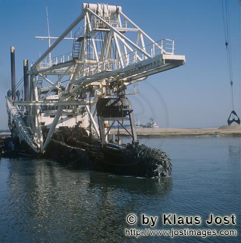 Hafen Richards Bay/Richards Bay Harbour        Cutter Suction Dredger with cutter head     
