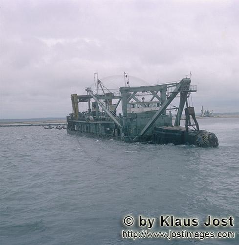 Richards Bay Harbour/Natal/South Africa        Cutter head - Cutter-suction dredger Tramontane    