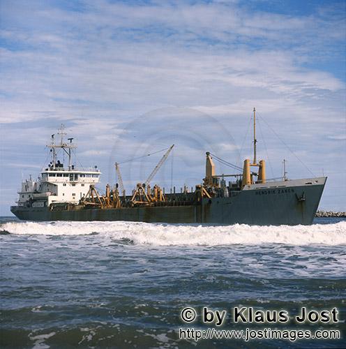 Hafen Richards Bay/Richards Bay Harbour        Trailing suction hopper dredger HENDRIK ZANEN        