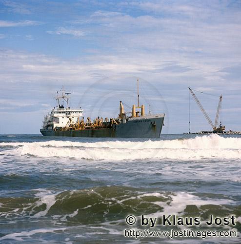 Hafen Richards Bay/Richards Bay Harbour        Trailing suction hopper dredger HENDRIK ZANEN