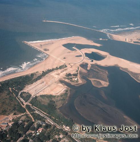 Richards Bay Harbour/Natal/South Africa        Aerial photo Richards Bay – Harbour construction</b