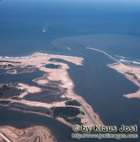 Richards Bay Harbour/Natal/South Africa        Aerial photo Richards Bay – Harbour construction         B