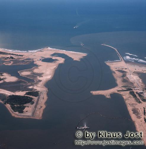Richards Bay Harbour/Natal/South Africa        Aerial photo Richards Bay – Harbour construction</b