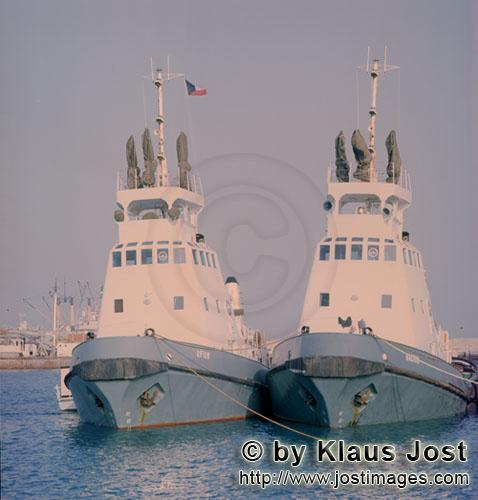 Shueiba Harbour/Hafen Shueiba/Kuwait        Strong harbour tugs