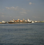 Containerschiff im Hafen Ras el Tin, Alexandria